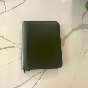 Franklin Covey Signature Leather Zipper Binder - Olive